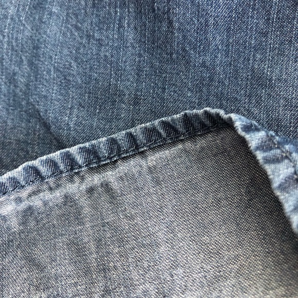 EUC Set of 2 Women’s Button-Up Shirts: 1 Floral and 1 Denim Short-Sleeve - Picture 8 of 16